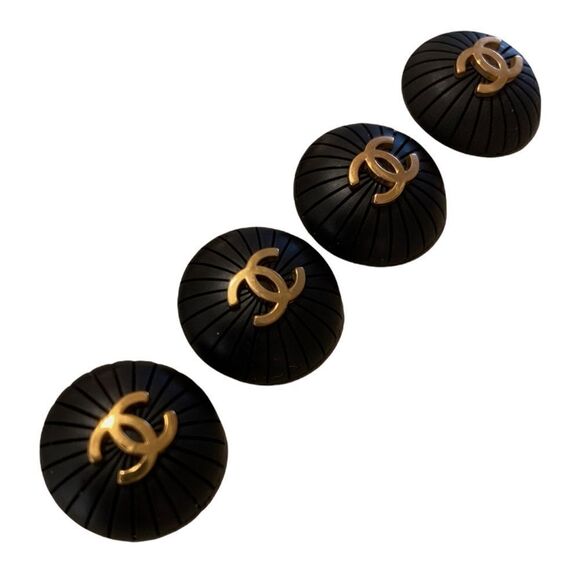 ❤️SOLD❤️AUTHENTIC vintage CHANEL Buttons (4 Pieces) - Picture 1 of 9
